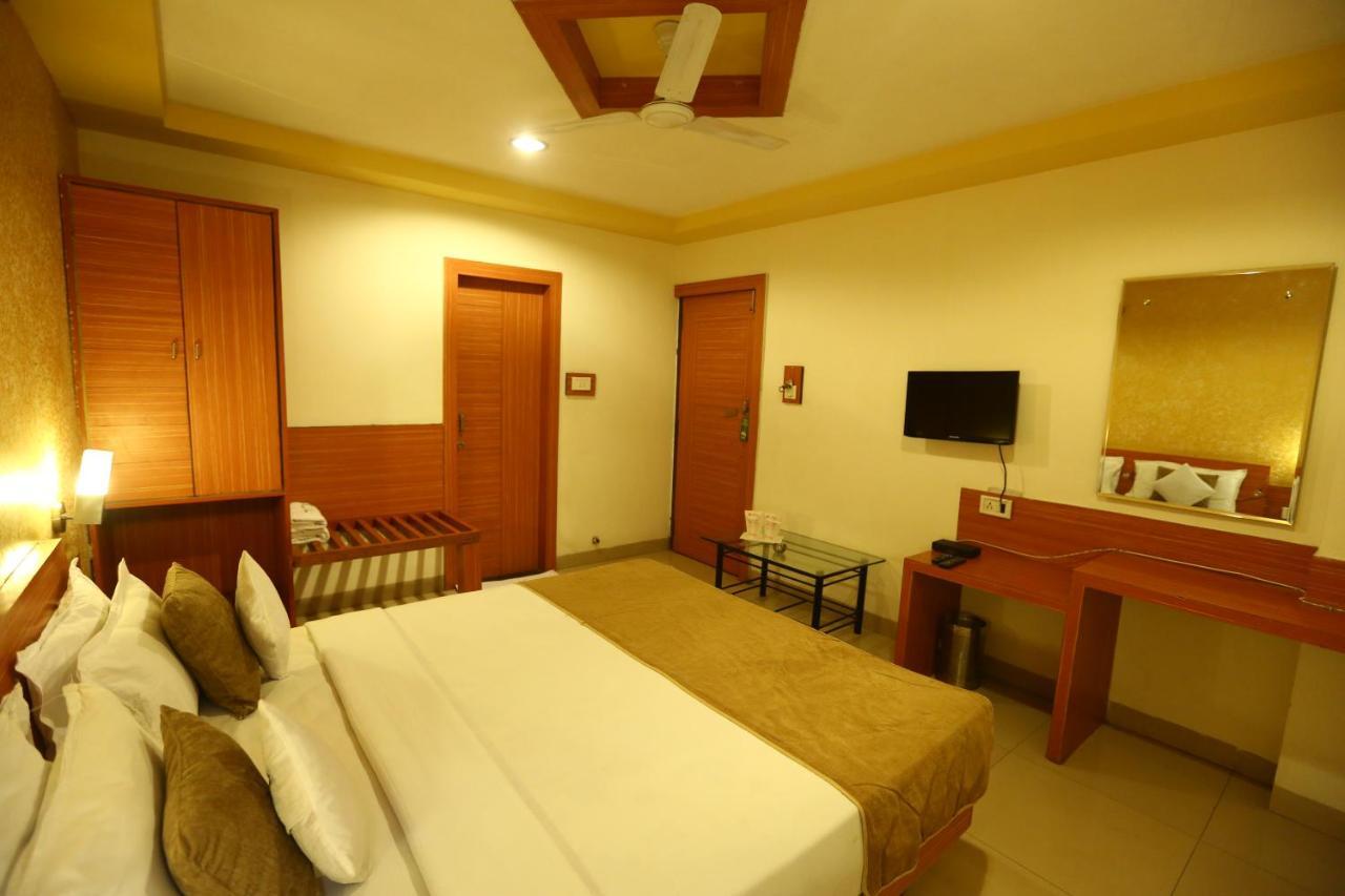 Hotel Paradise インドール エクステリア 写真